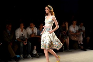 Lena Hoschek SS16 Mercedes Benz Fashion Week Berlin Juli 2015 En Provence Romance Boho Chic Runway Look Review