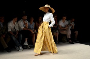 Lena Hoschek-SS16-Runway-Mercedes-Benz-Fashion-Week-En-Provence-Retro-Look-Inspiration-The Loud Couture-Catwalk-Fashion-Week-Berlin