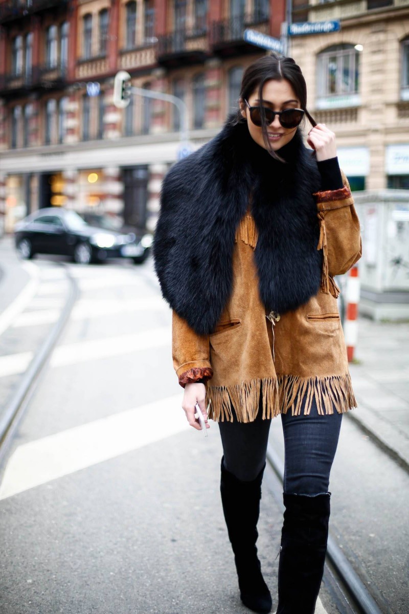 Fransen - Fringed Jacket - Suede Leather - Vintage - Luxury - Overknees - Fur - Calvin Klein Sunnies - Fashionista - German Fashionblogger - Ootd - Streetstyle Munich - München Personal Style Blog - Isartor - Trends 2016