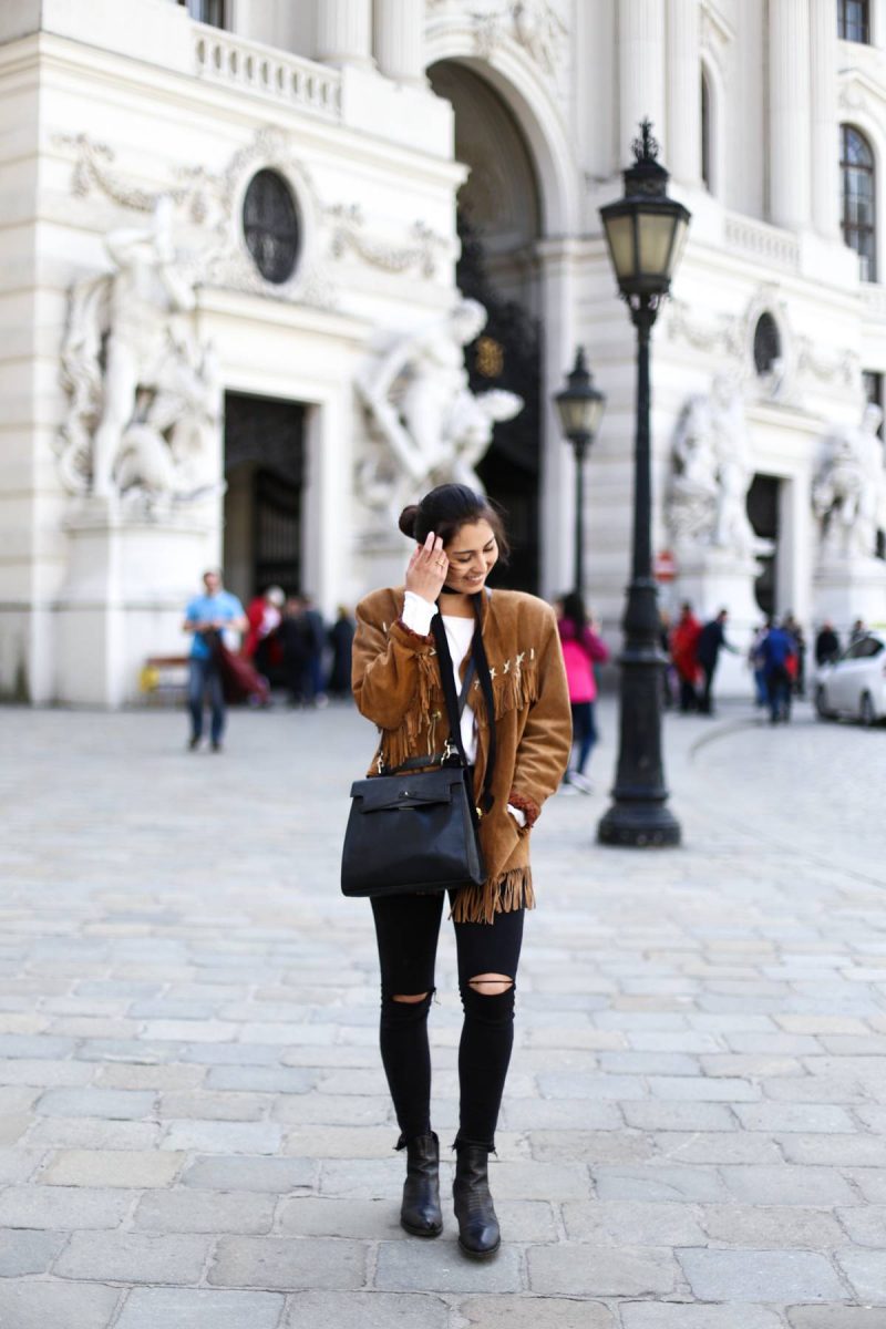 Fransenjacke - Vintage - Lederjacke - Leather Jacket - Casual - Fashionista - Travel - Ootd - Vienna Sightseeing - Wien - Deutscher Modeblog - Streetstyle - Black Booties